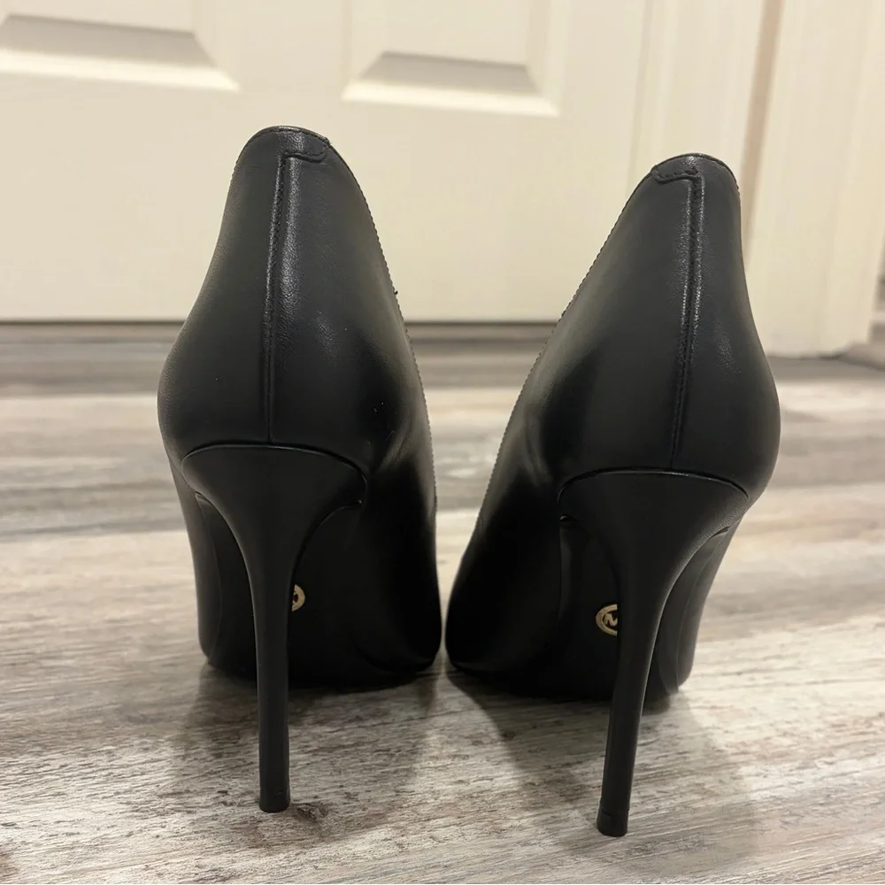Michael Kors Keke Leather Pumps - Picture 4 of 7
